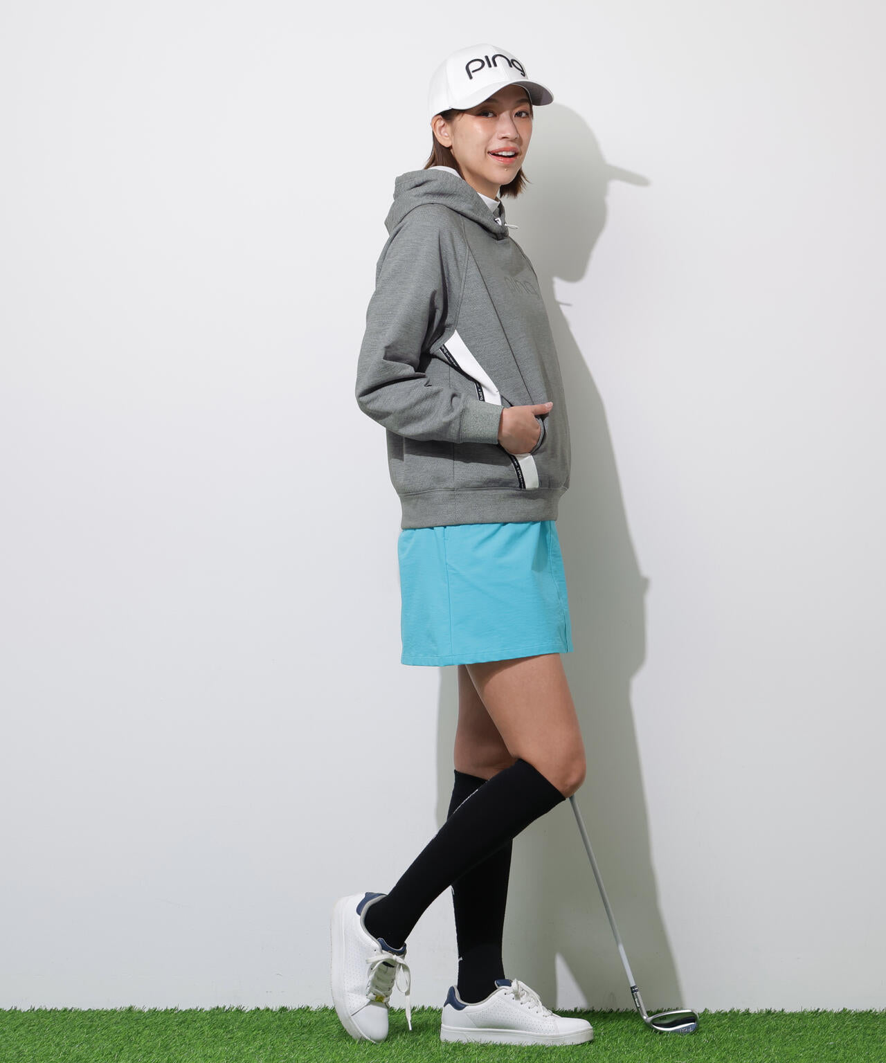 【PING APPAREL】全方向ストレッチ接結裏メッシュ切替ロゴテープスウェットフーディ ＜PERFORMANCE＞ (LADIES)