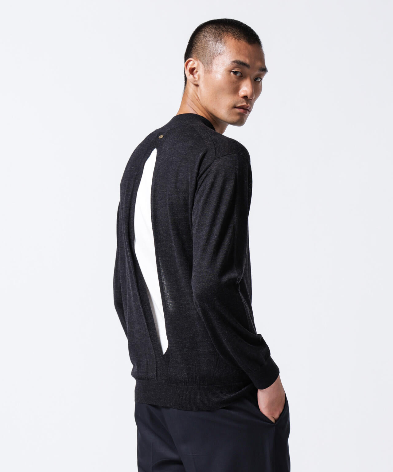 「ASSEMBLANC」BRISBANEベンチレーションモックネックプルオーバー