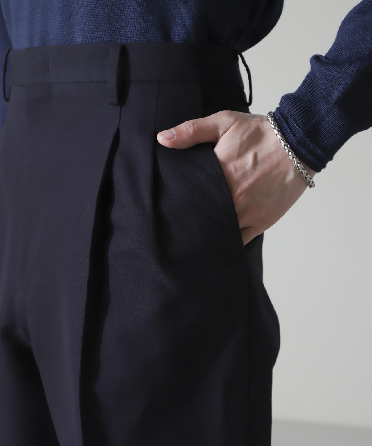 コットンダブルクロステーパークロップドパンツ