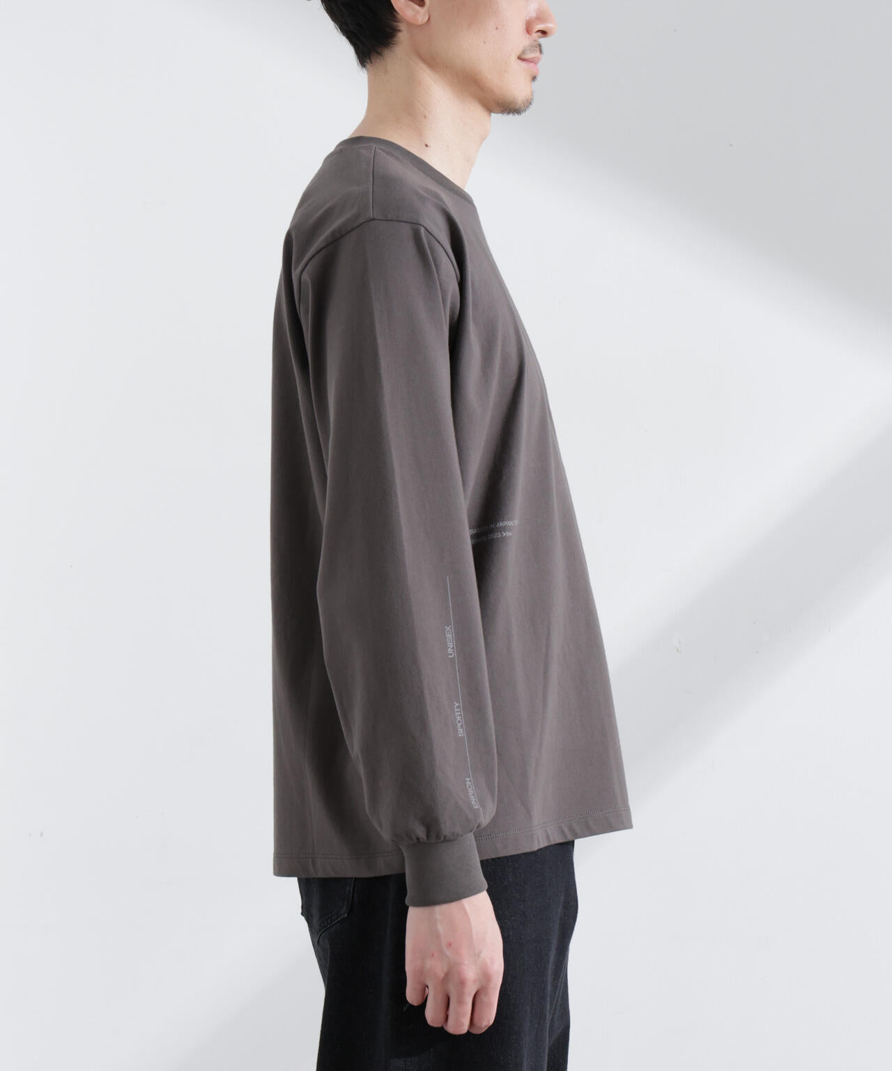 ｢NJ/CLUB｣ ロゴプリントロングスリーブTシャツ