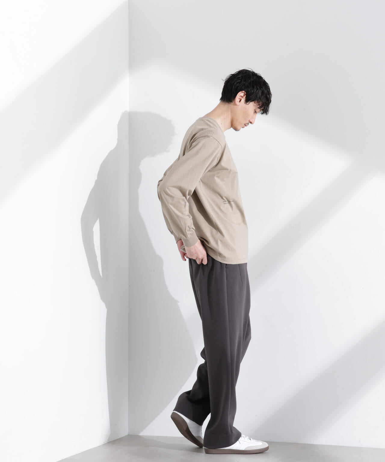 ｢NJ/CLUB｣ ロゴプリントロングスリーブTシャツ