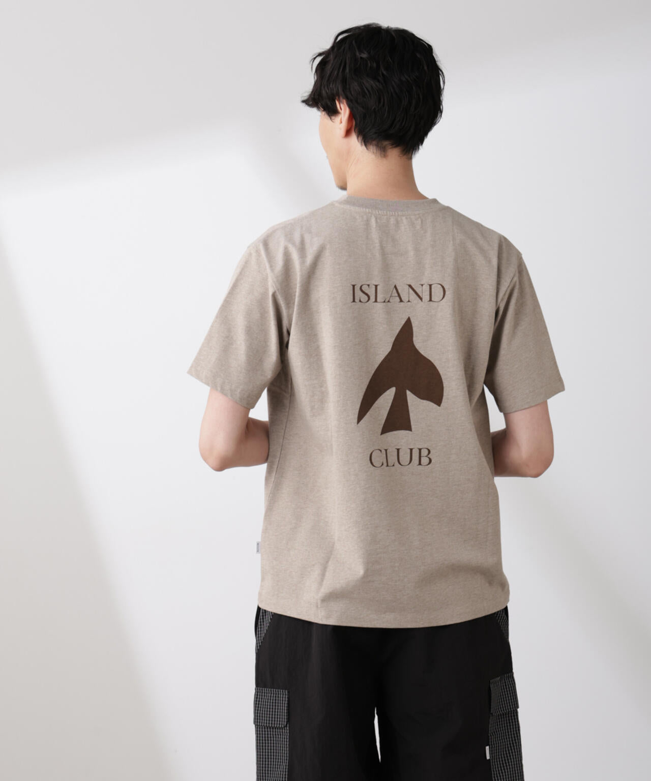 「NJ/CLUB」 ISLANDCLUBプリント Tシャツ