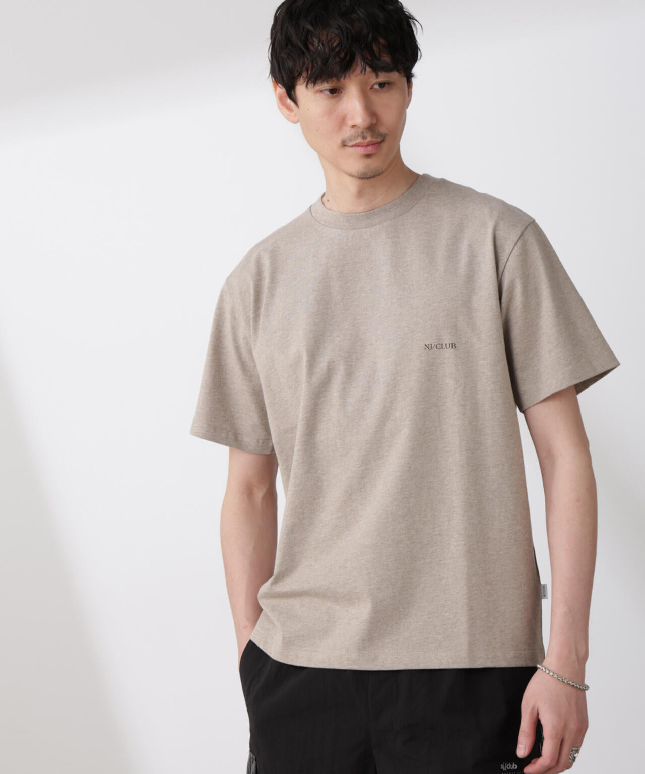 「NJ/CLUB」 ISLANDCLUBプリント Tシャツ