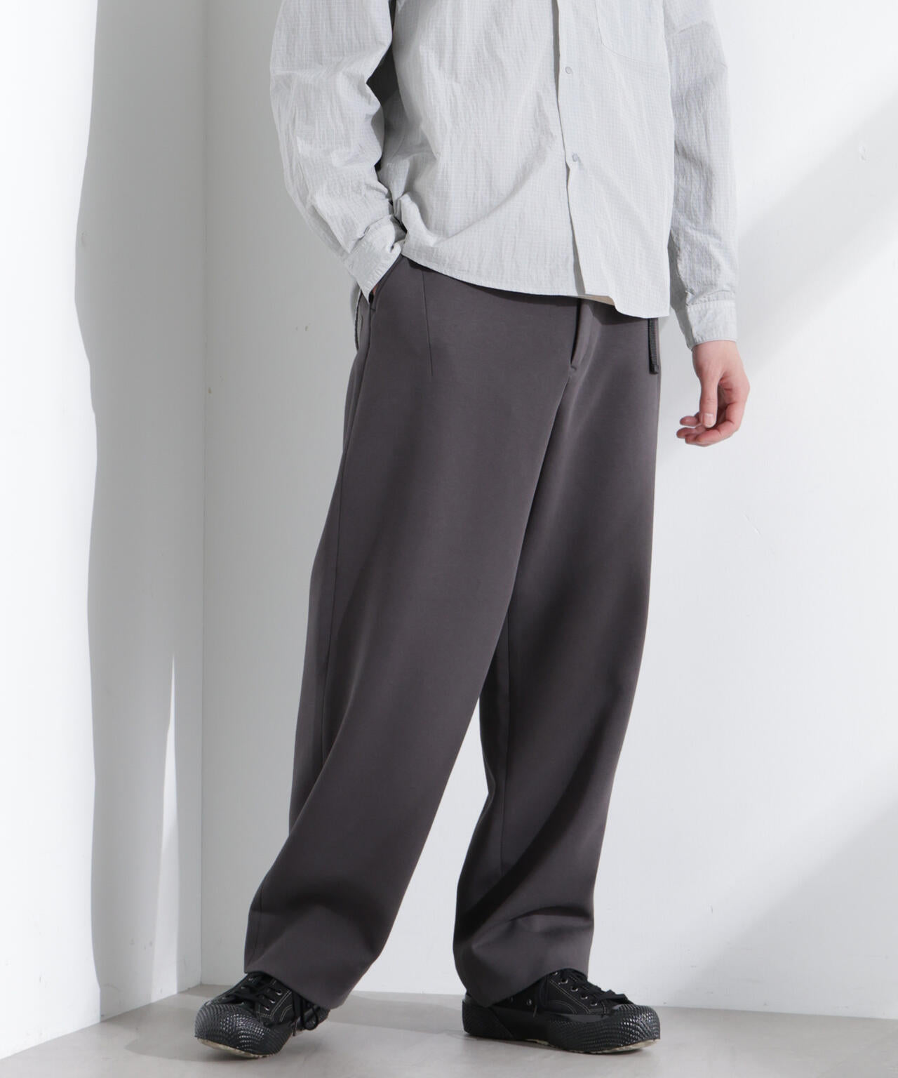 「NJ/CLUB」 ストレッチポンチテーパードパンツ