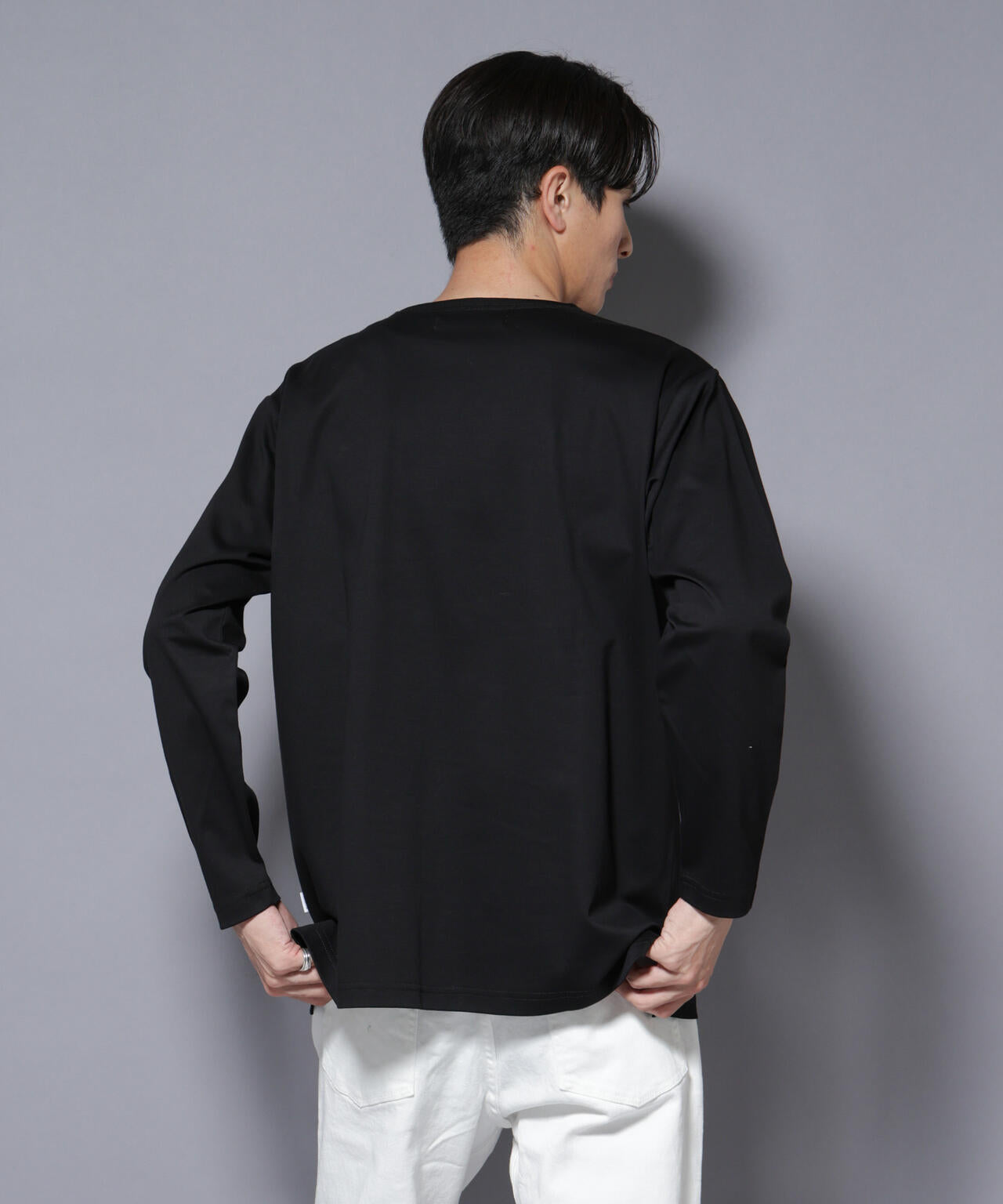 ｢NJ/CLUB｣モクロディ ボートネック サイドスリットTシャツ