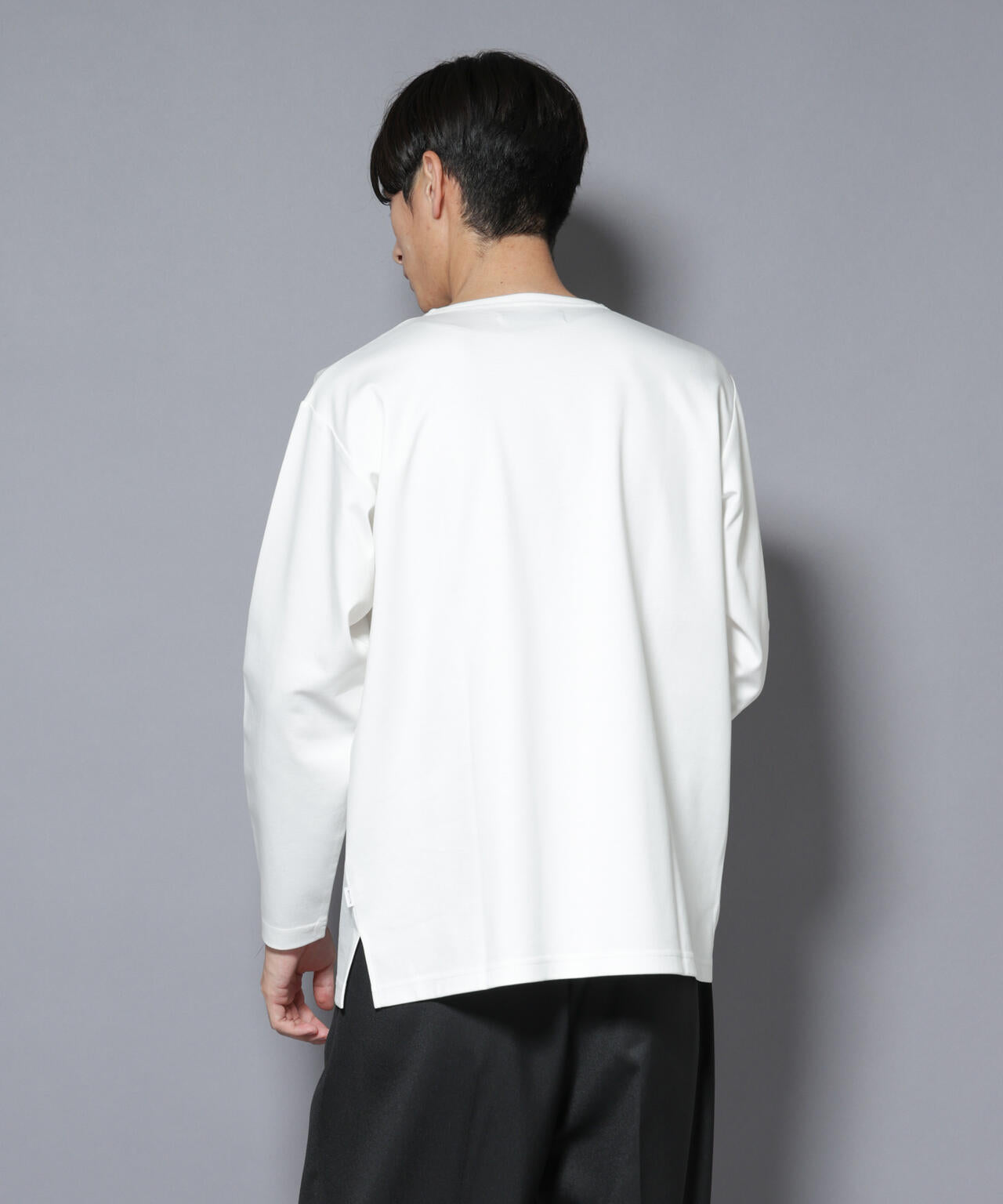 ｢NJ/CLUB｣モクロディ ボートネック サイドスリットTシャツ