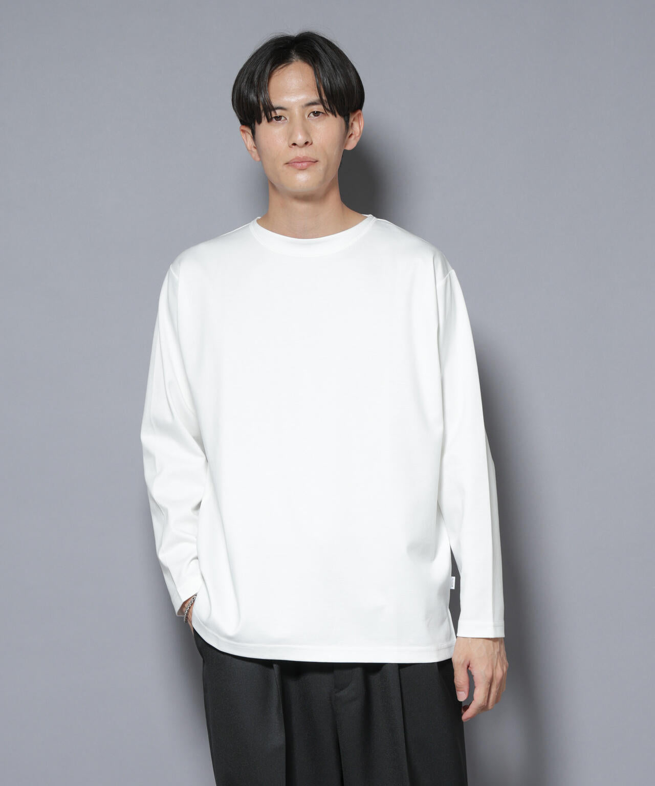 ｢NJ/CLUB｣モクロディ ボートネック サイドスリットTシャツ