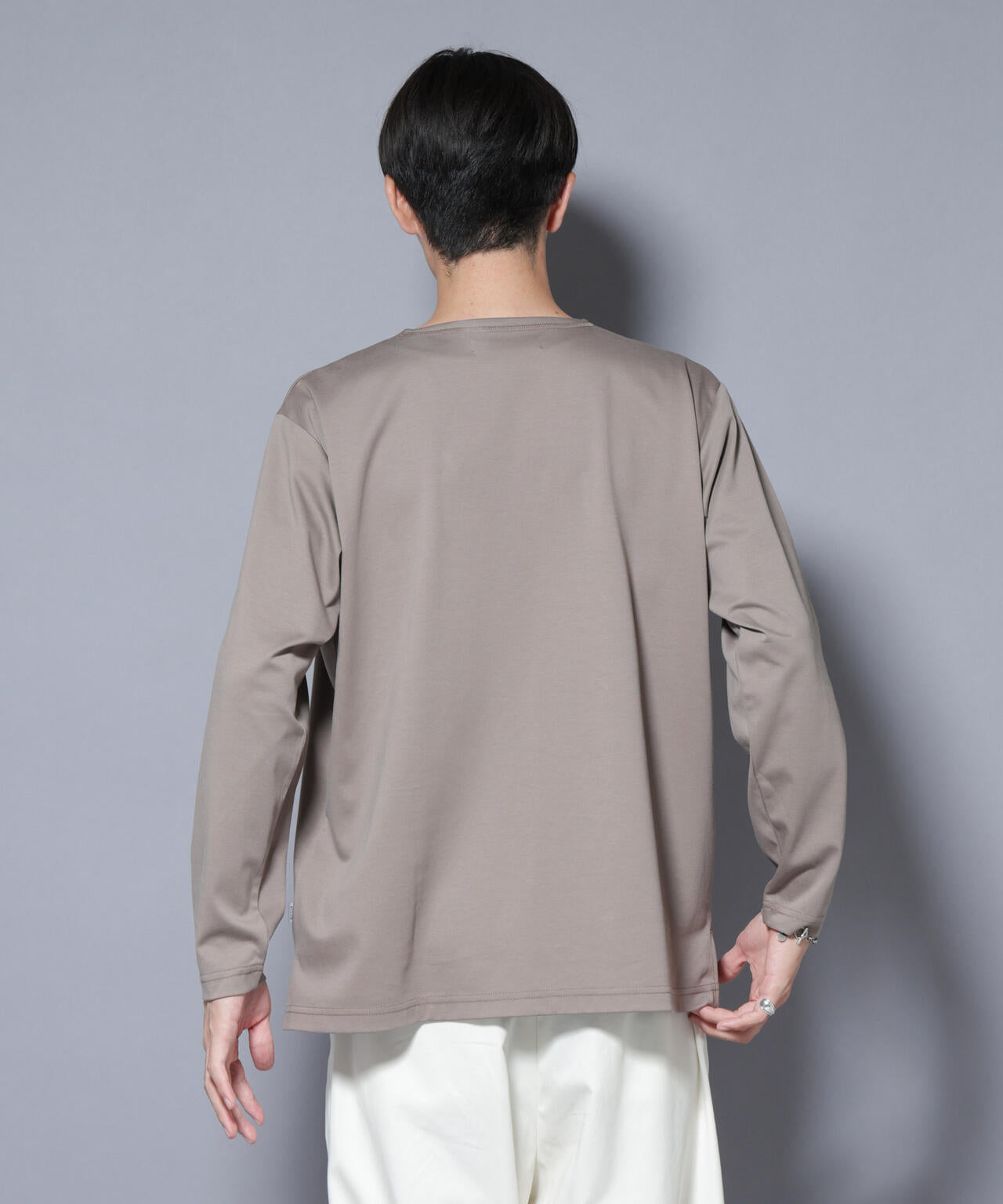 ｢NJ/CLUB｣モクロディ ボートネック サイドスリットTシャツ