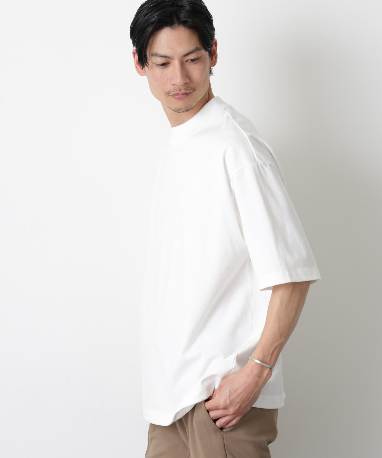 ソラーロワイドモックネックTシャツ