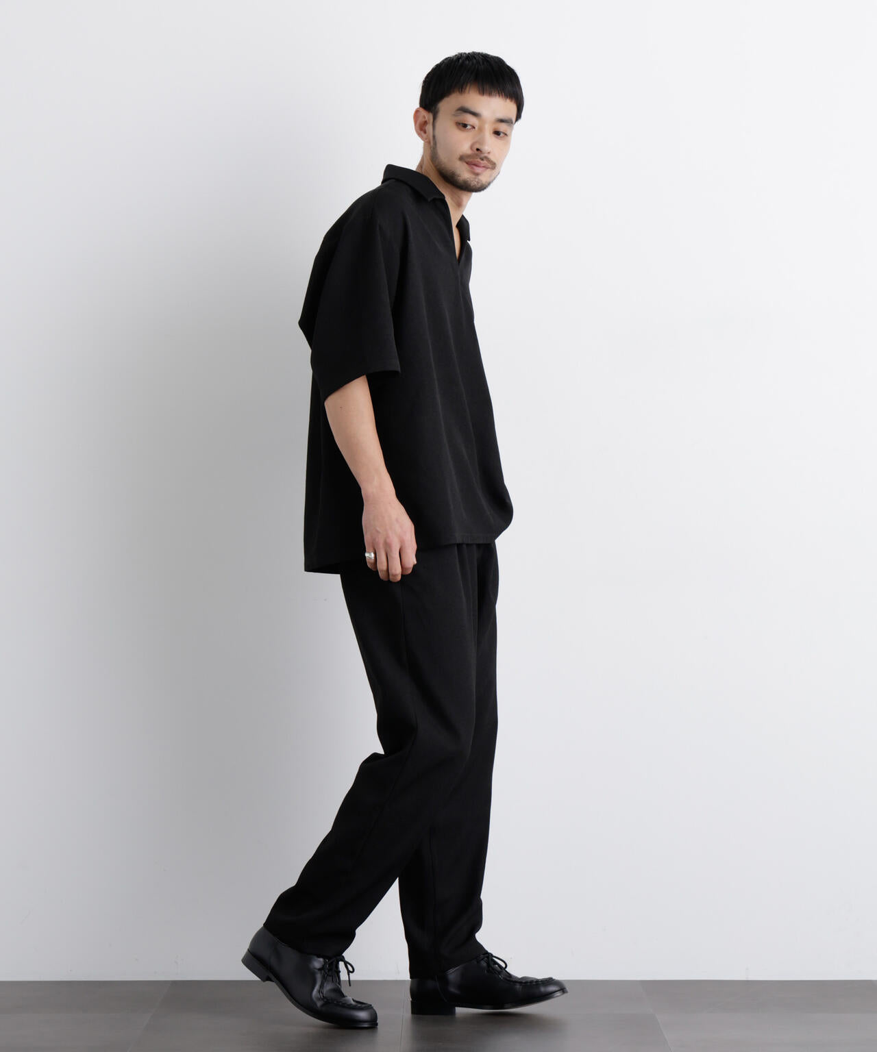 「Meaningful Continuity」coveross(R) EOS ポリエステルブッチャーリラックスワイドパンツ
