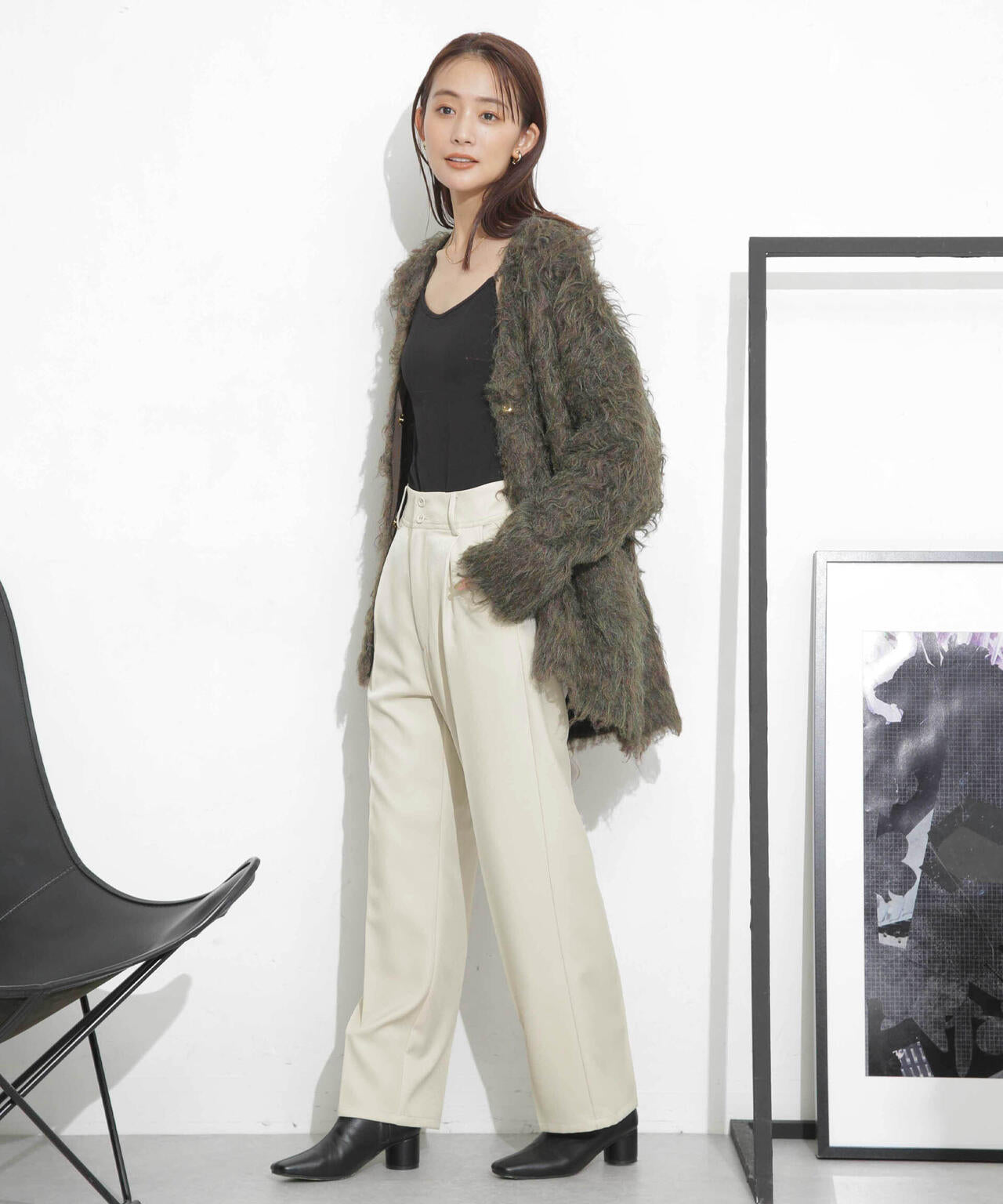 タックテーパードパンツ