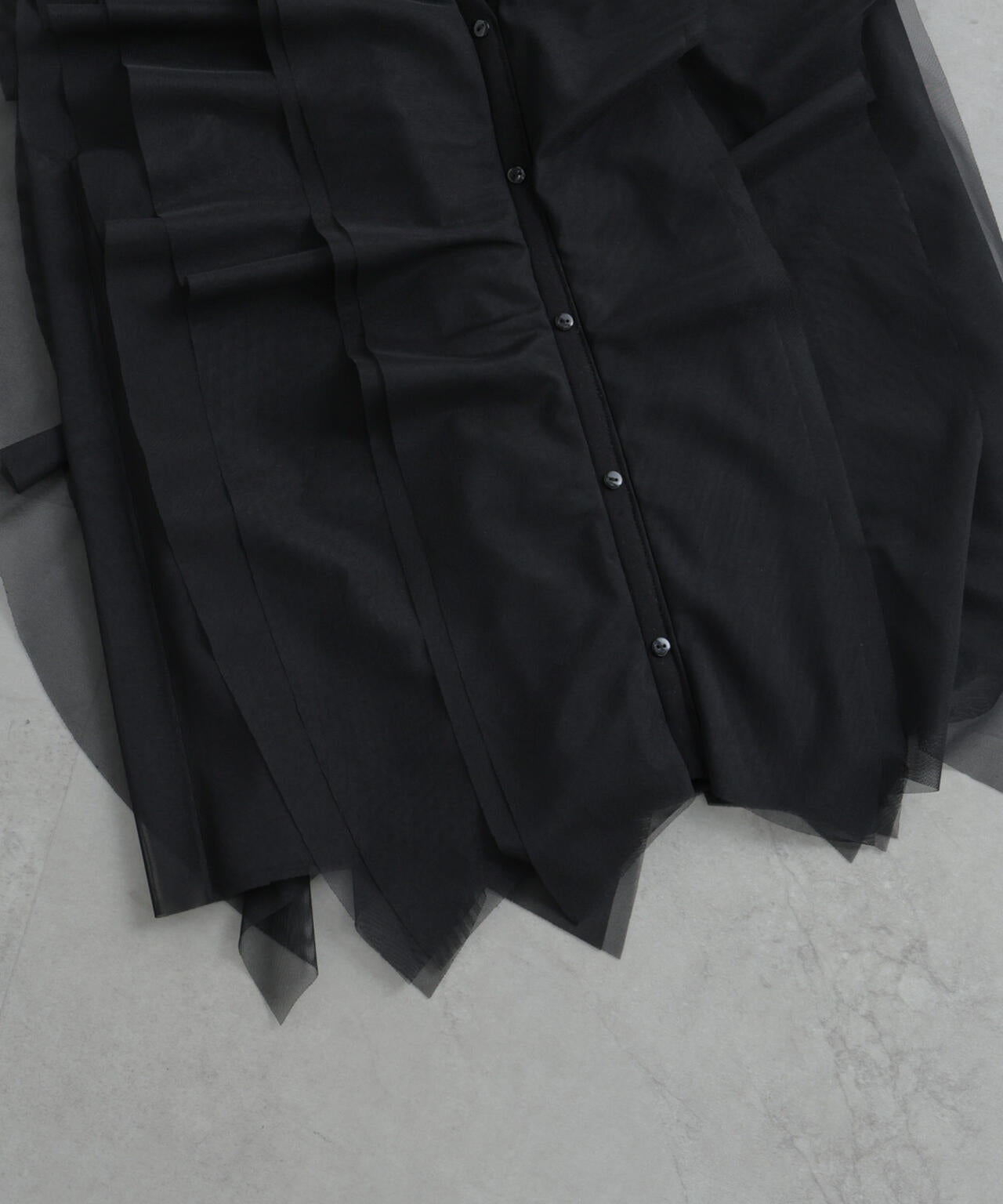Vネックチュール×カットトップス