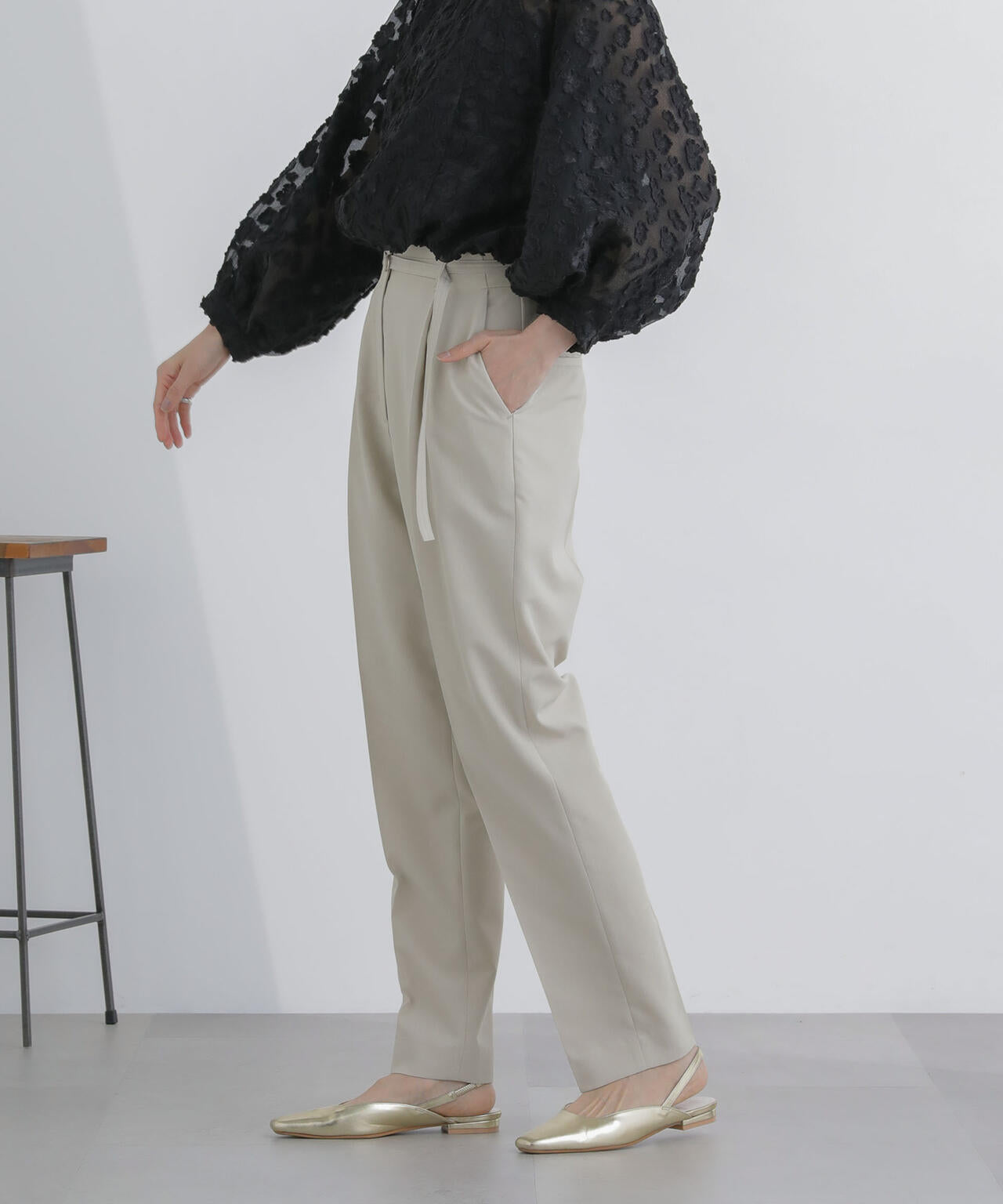ライトファンクション ベルト付きタックテーパードパンツ(セットアップ可)