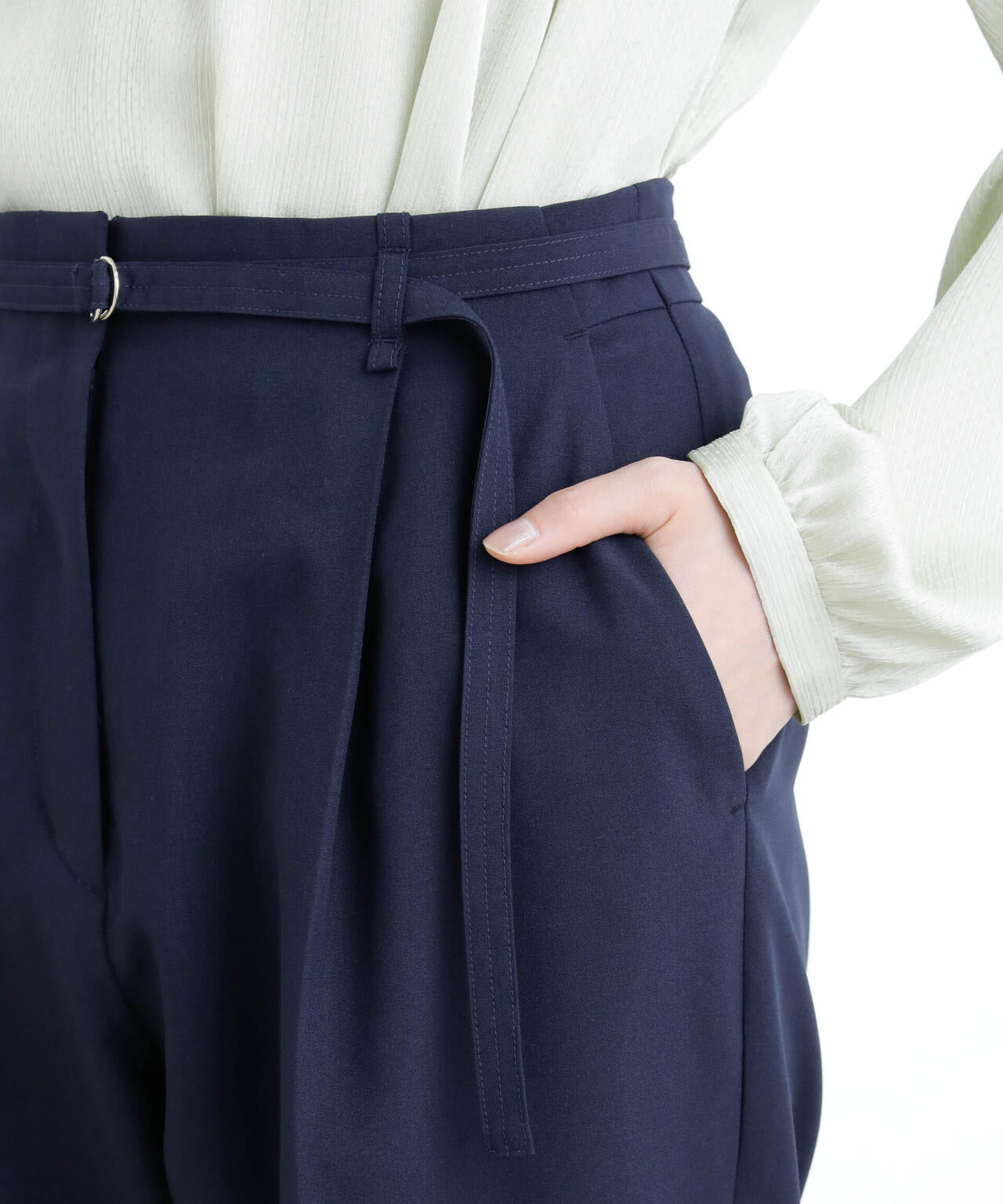 ライトファンクション ベルト付きタックテーパードパンツ(セットアップ可)