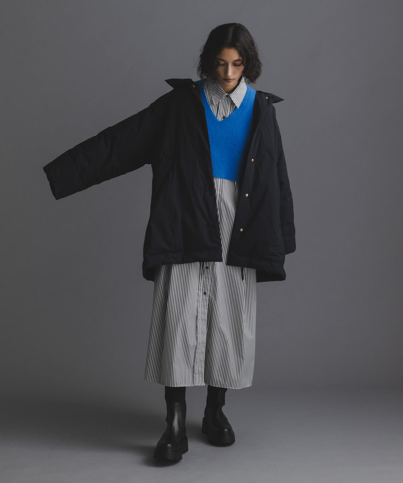 「西川ダウン(R)」ミドル丈バックタックコート