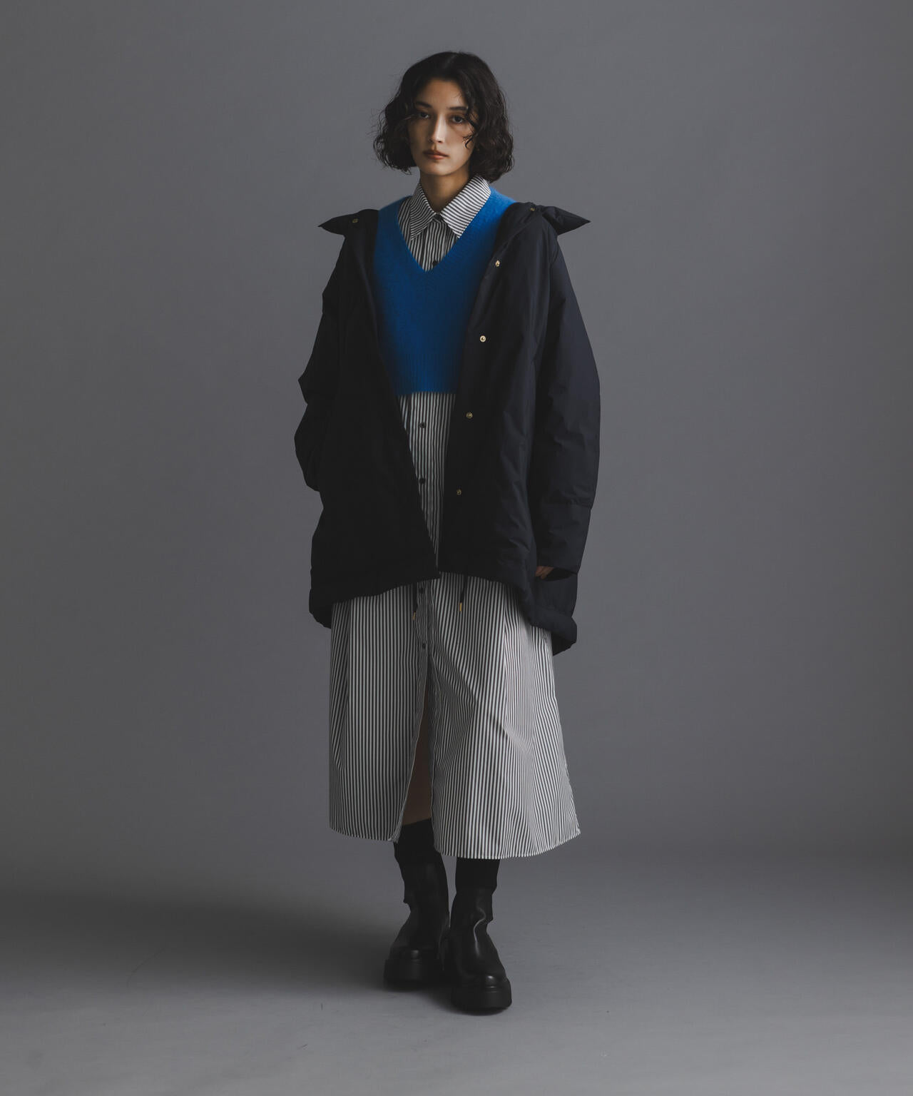 「西川ダウン(R)」ミドル丈バックタックコート