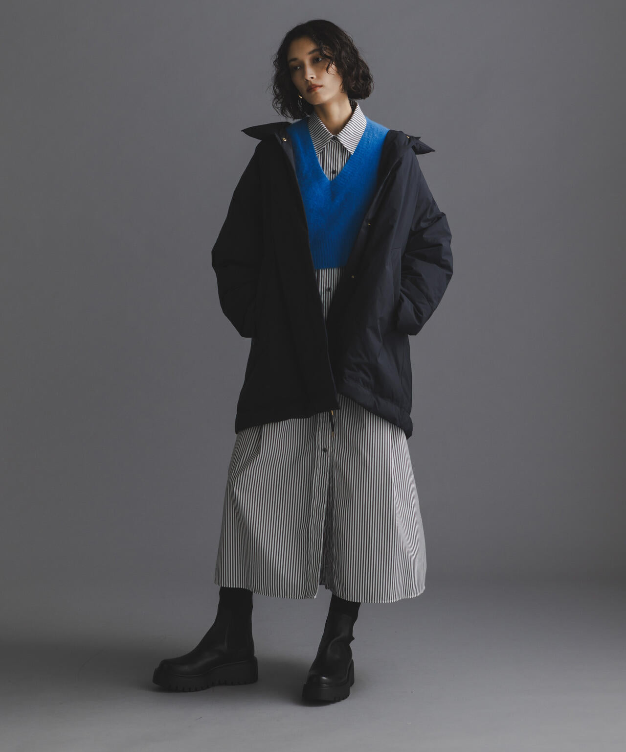 「西川ダウン(R)」ミドル丈バックタックコート