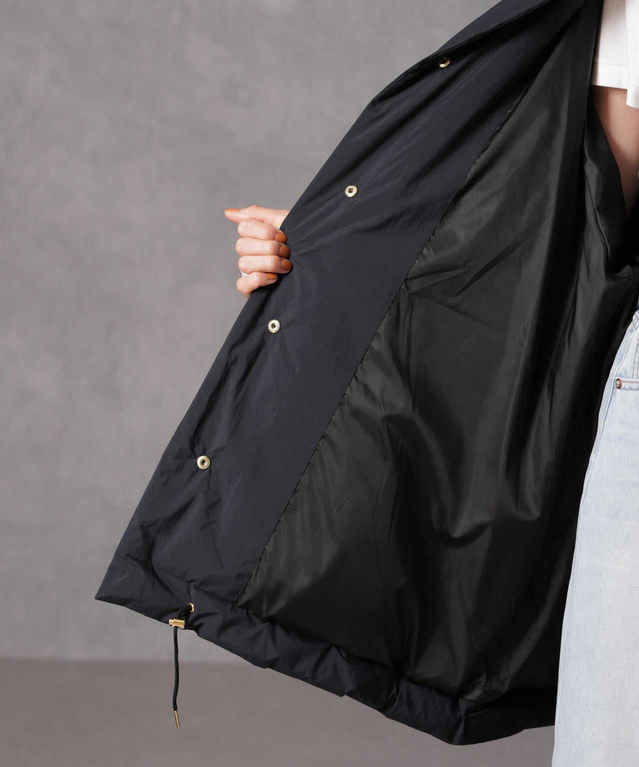 「西川ダウン(R)」ミドル丈バックタックコート