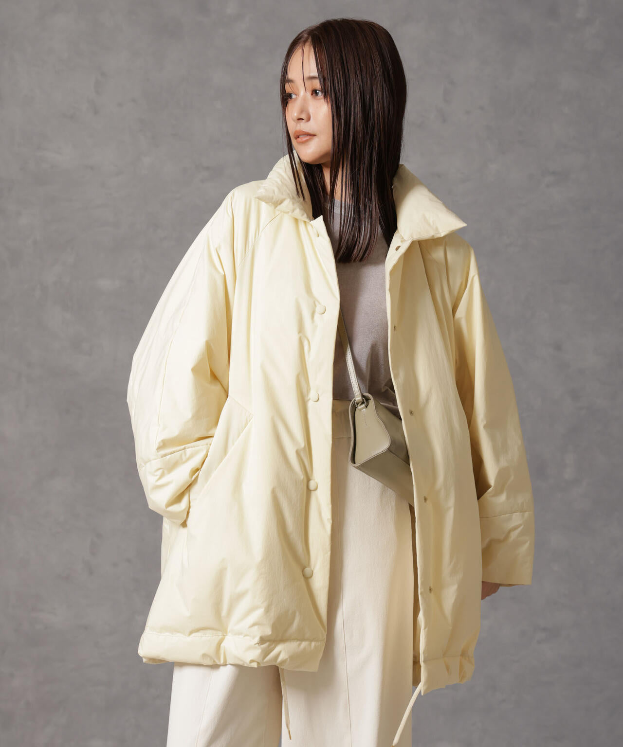 「西川ダウン(R)」ミドル丈バックタックコート