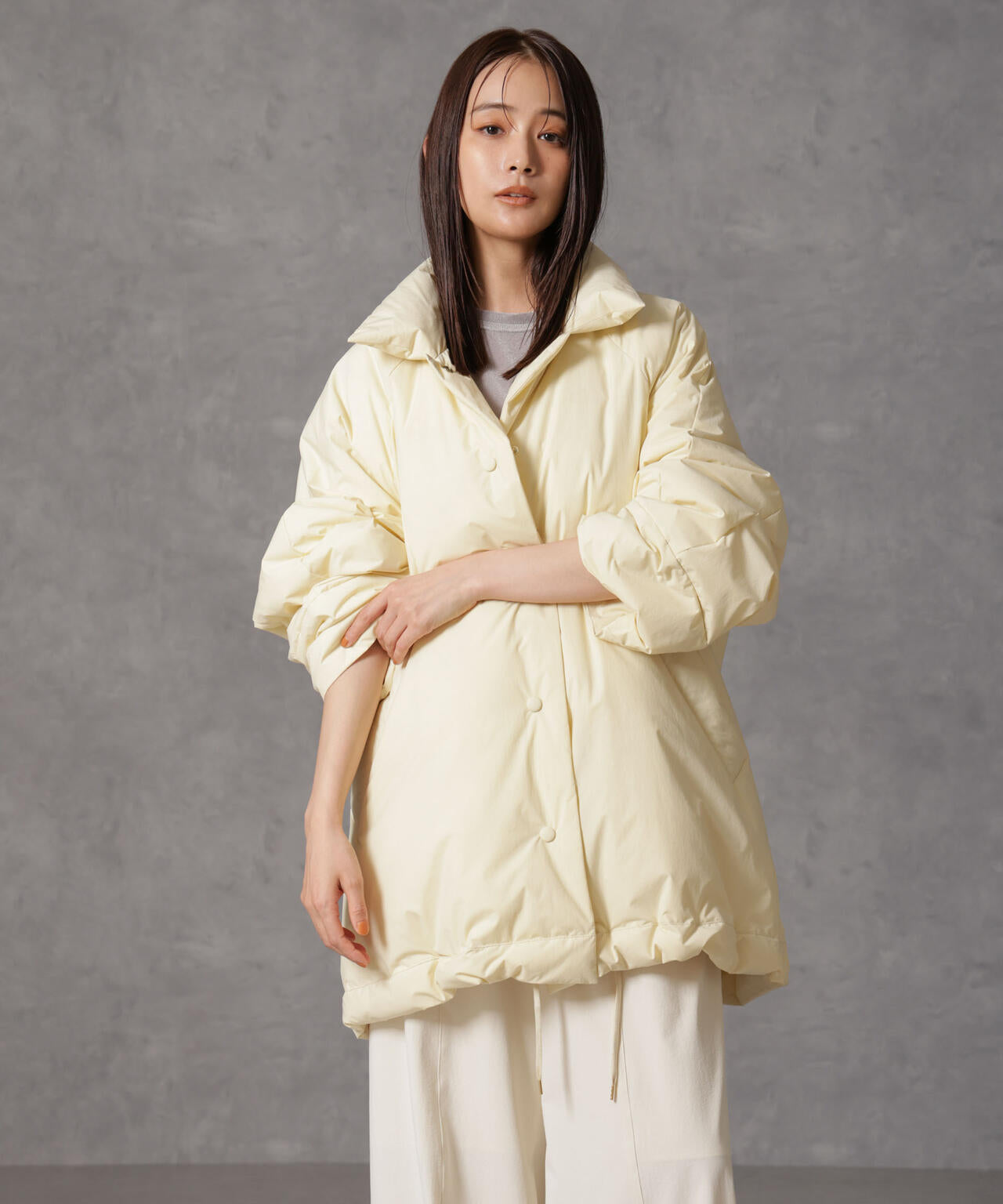 「西川ダウン(R)」ミドル丈バックタックコート