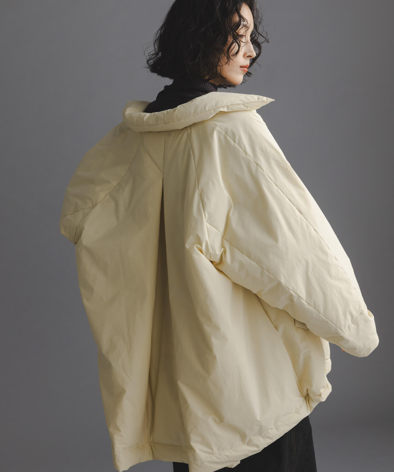 「西川ダウン(R)」ミドル丈バックタックコート