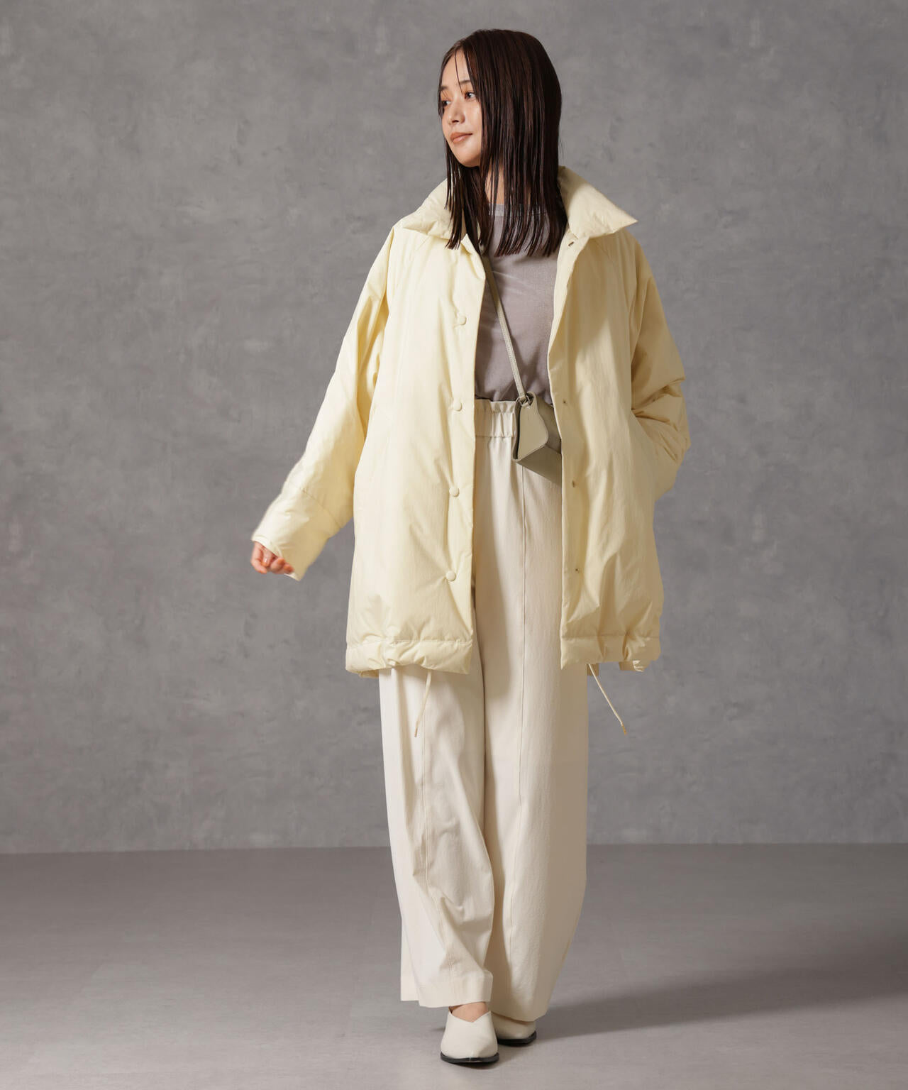 「西川ダウン(R)」ミドル丈バックタックコート