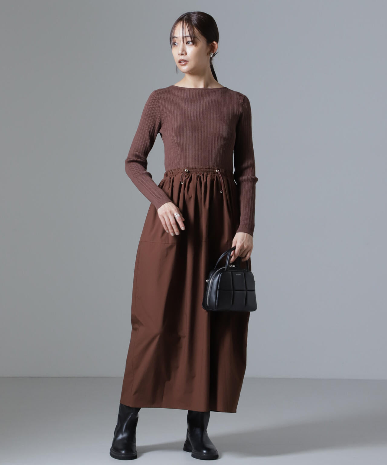 リブニット×タフタドッキングワンピース