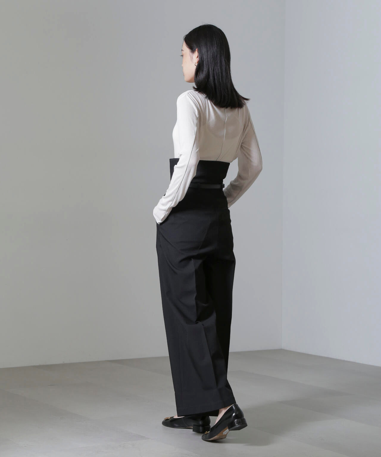 ハイウエストセンタープレスパンツ