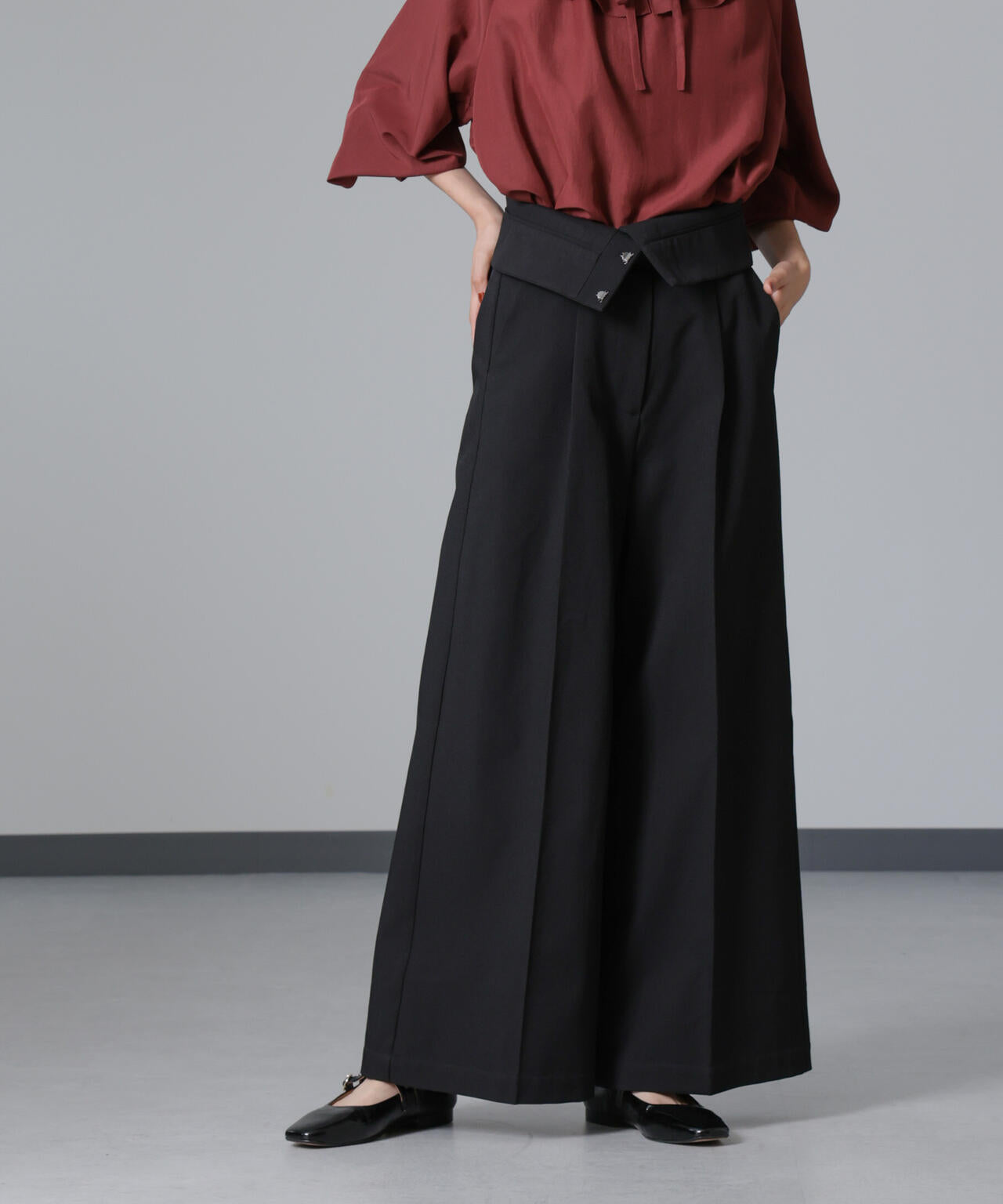 ハイウエストセンタープレスパンツ
