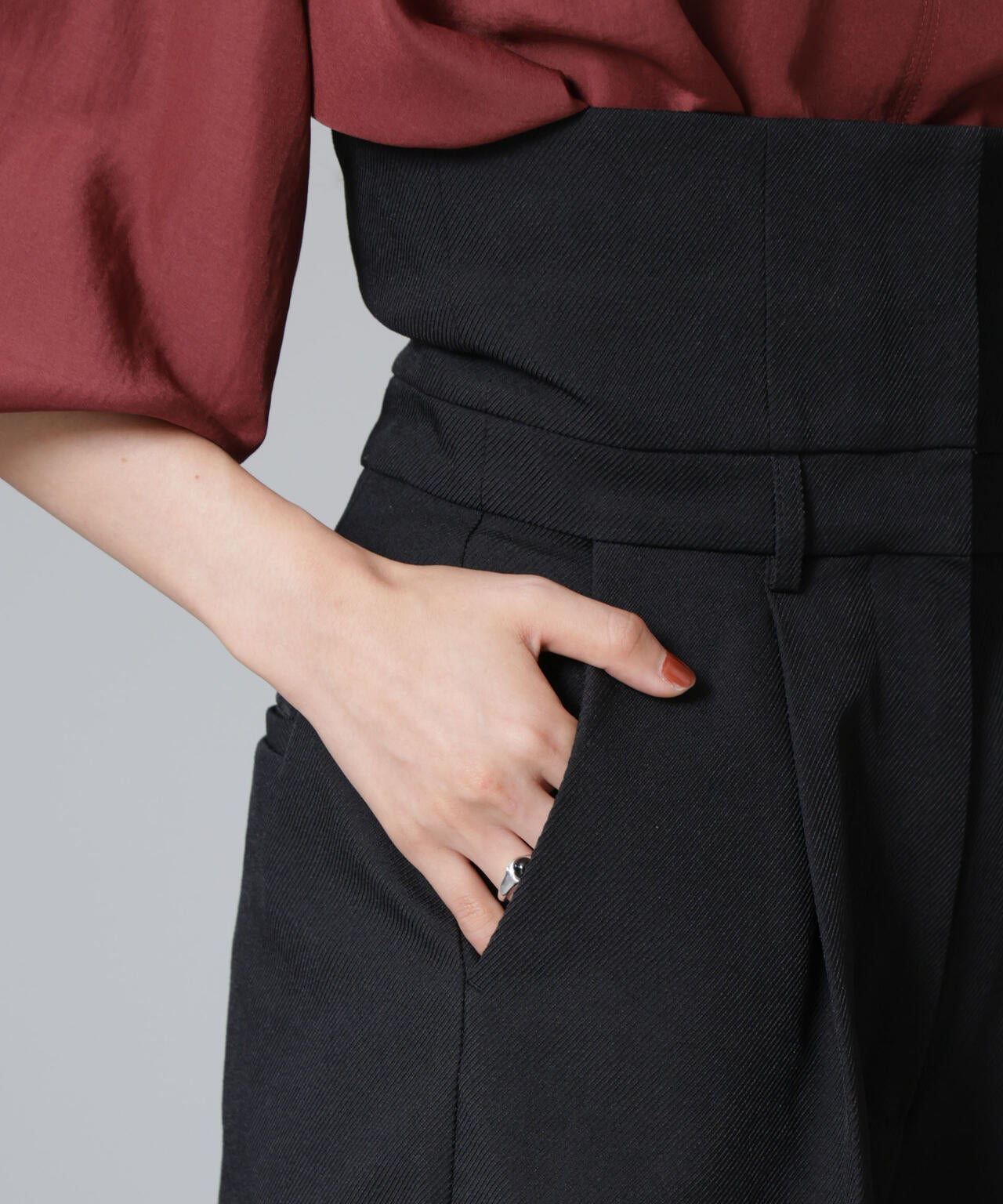 ハイウエストセンタープレスパンツ