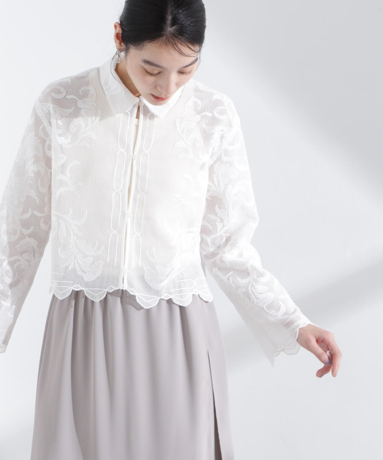 モチーフ刺繍レースシャツ