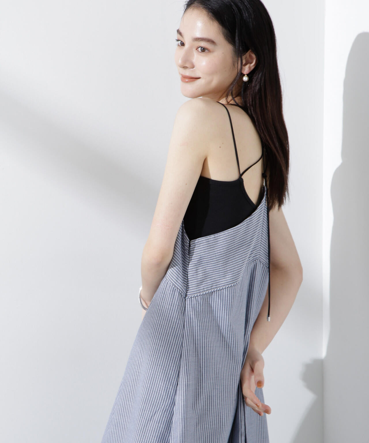カップ付きバッククロスキャミソール