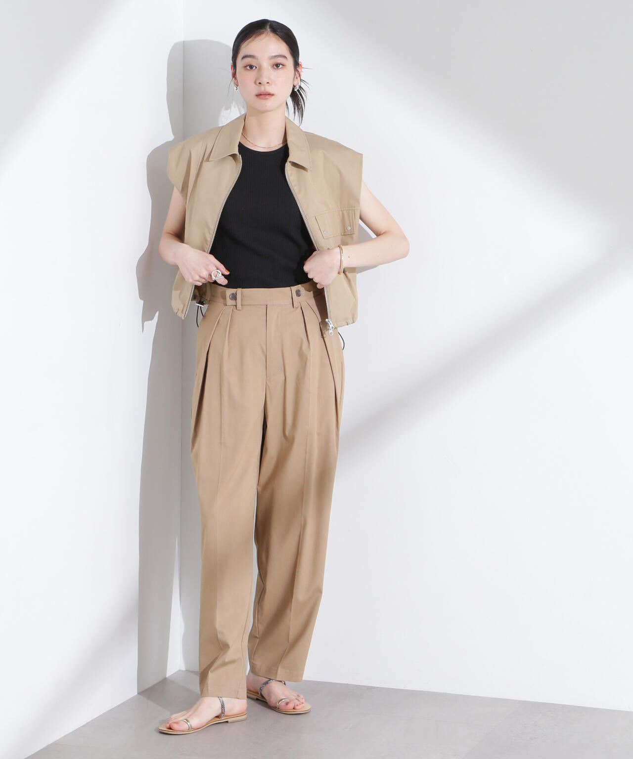 リネンストレッチタックコクーンパンツ