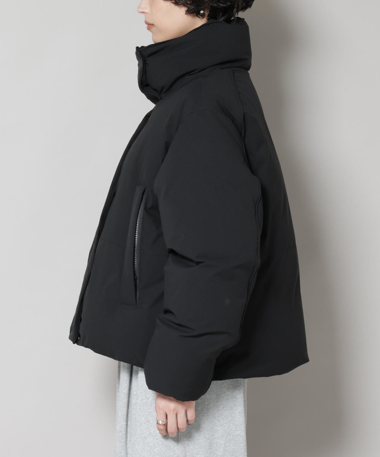 「西川ダウン(R)」ソロテックスショートダウン