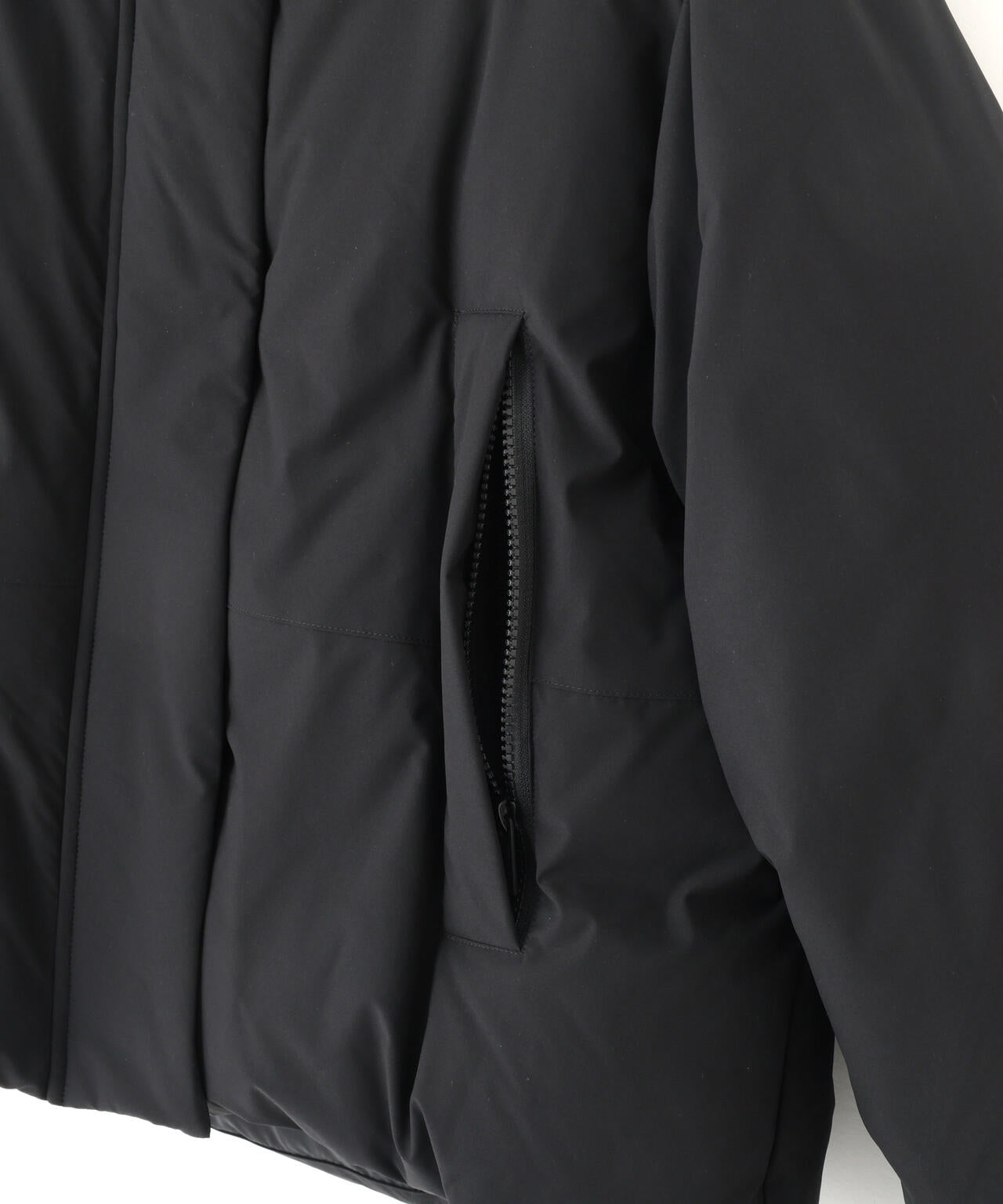 「西川ダウン(R)」ソロテックスショートダウン