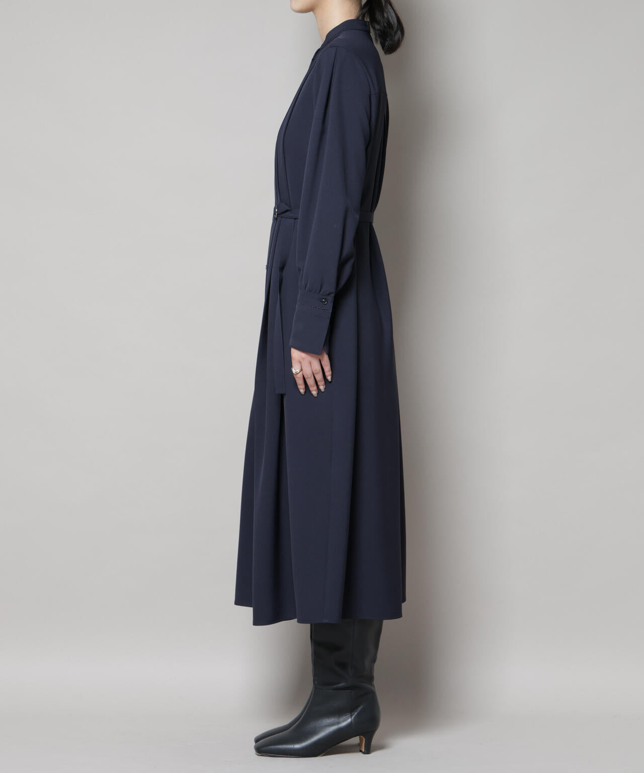 ダブルクロスベルト付きタックワンピース