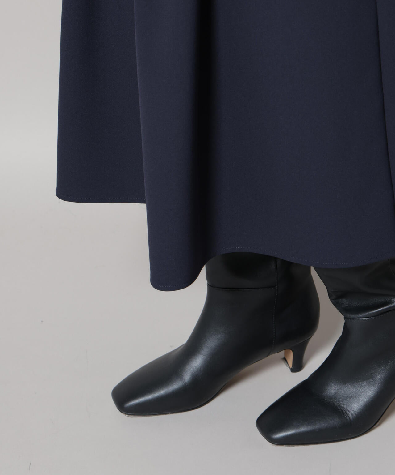 ダブルクロスベルト付きタックワンピース