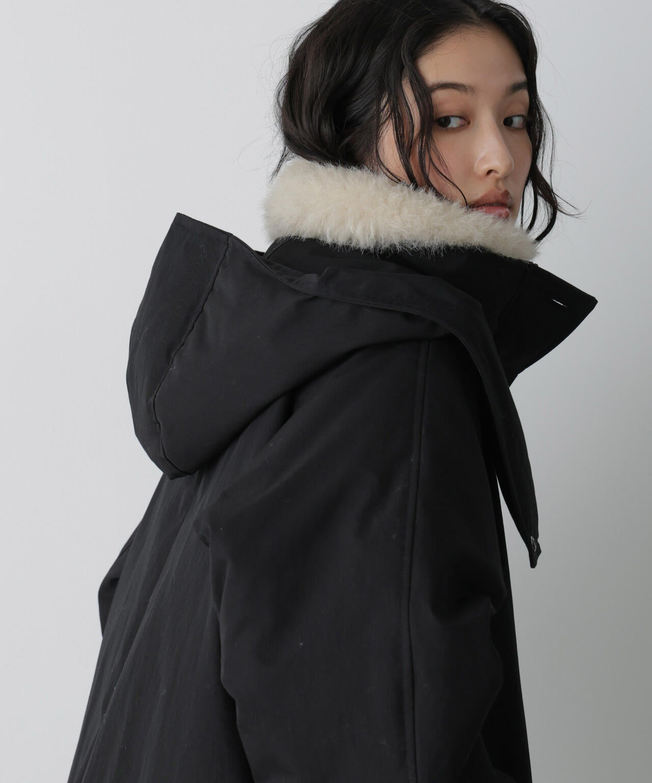 「STEVELOUR」「西川ダウン(R)」ファー付きコート