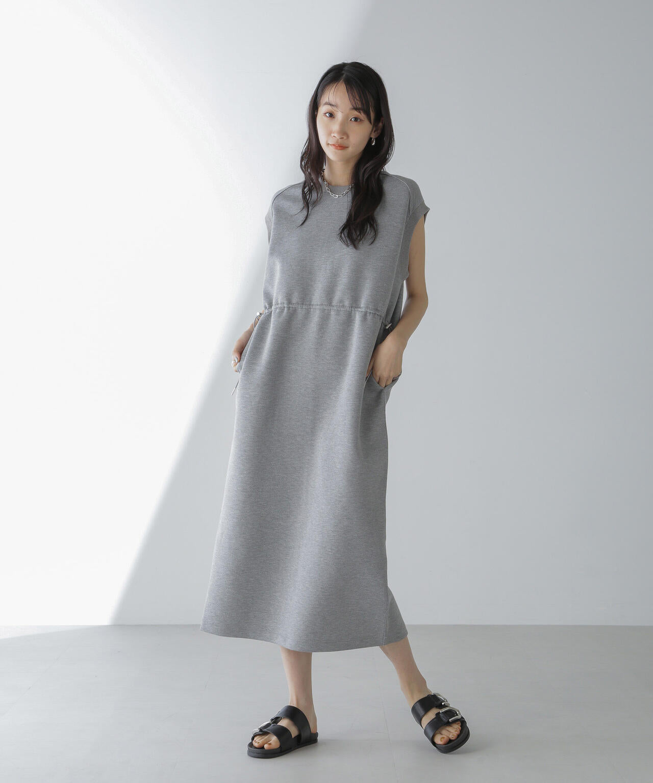 フロントドロストフレンチスリーブワンピース