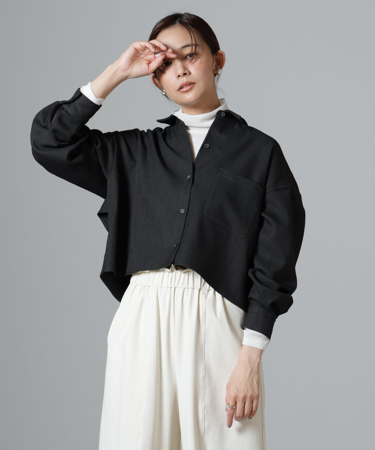 バックコンシャスクロップドシャツ（セットアップ可）