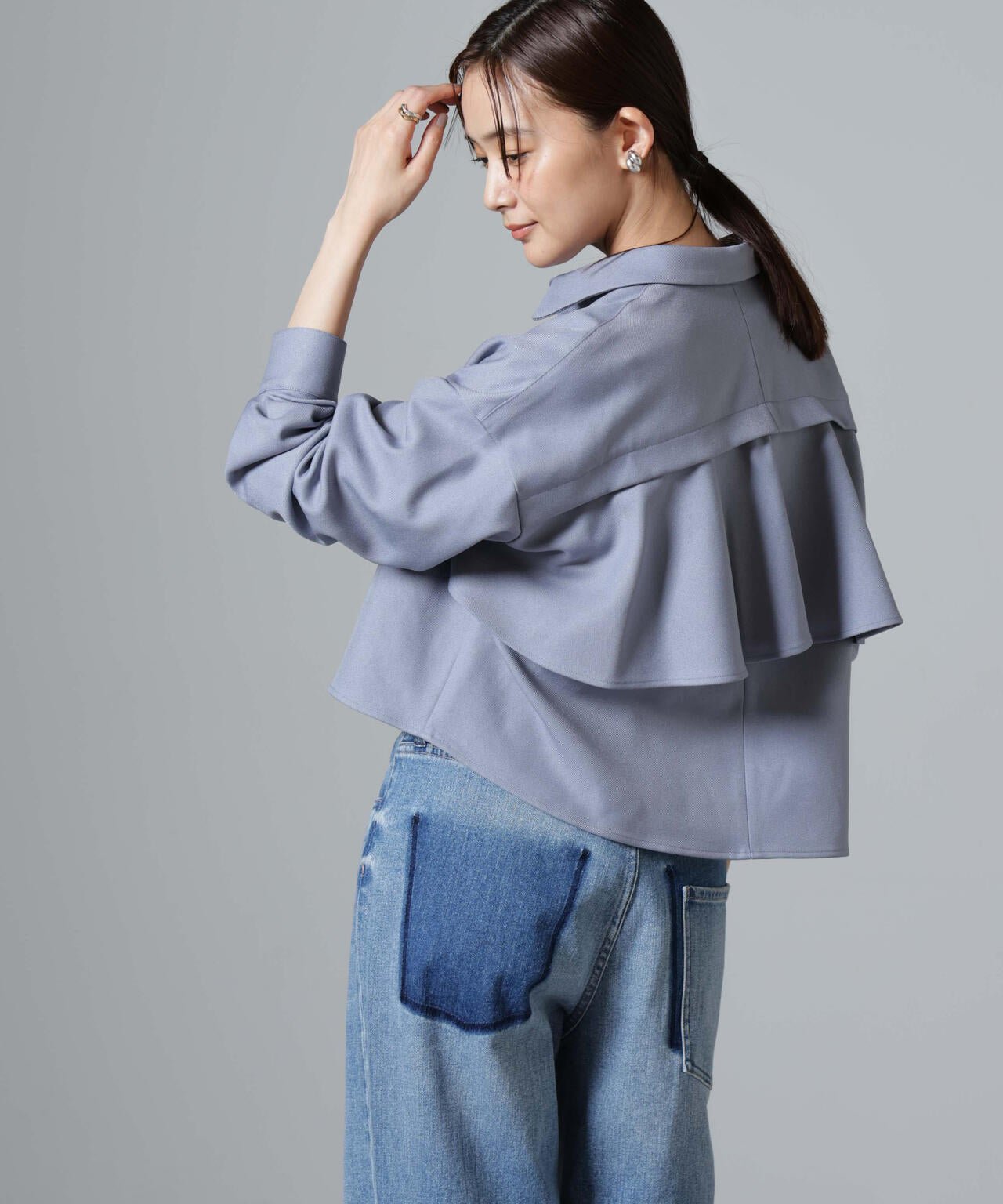 バックコンシャスクロップドシャツ（セットアップ可）