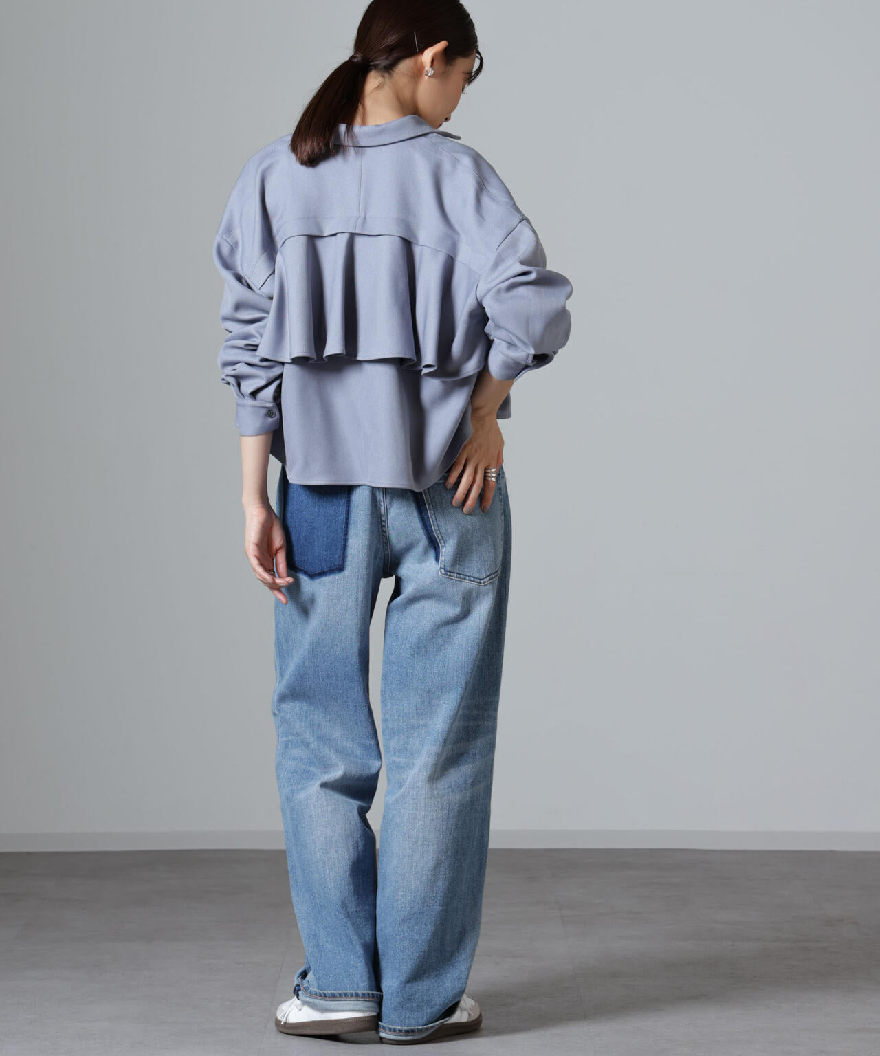 バックコンシャスクロップドシャツ（セットアップ可）