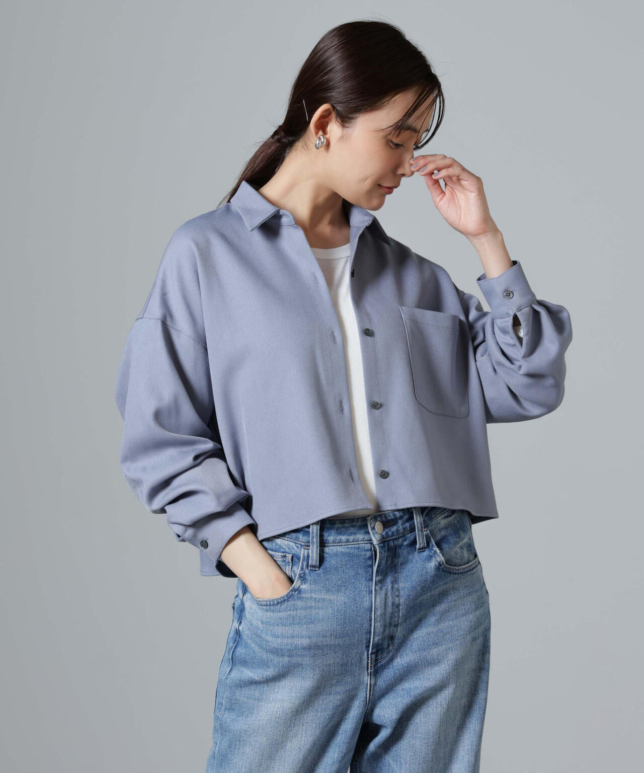 バックコンシャスクロップドシャツ（セットアップ可）