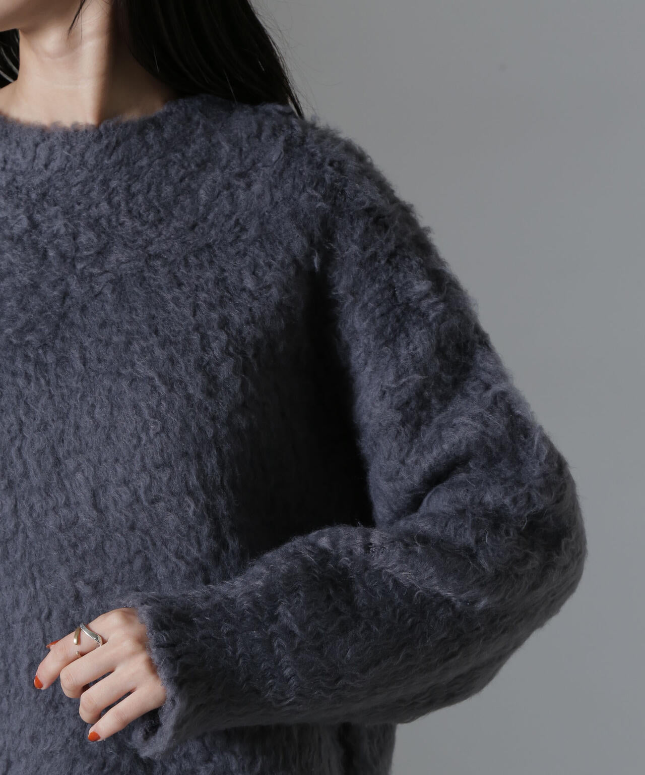 カール起毛クルーネックニット