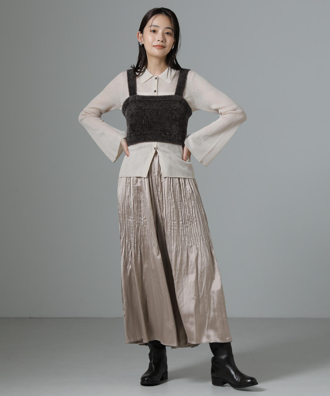 消しプリーツサテンワイドパンツ