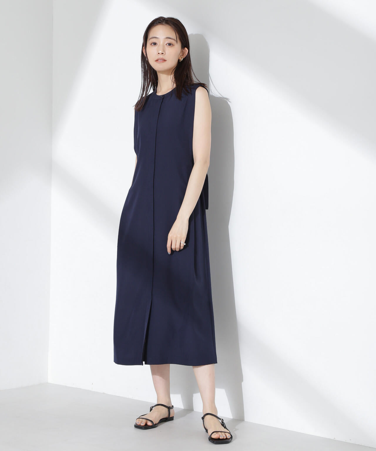 オープンフロントノースリーブワンピース