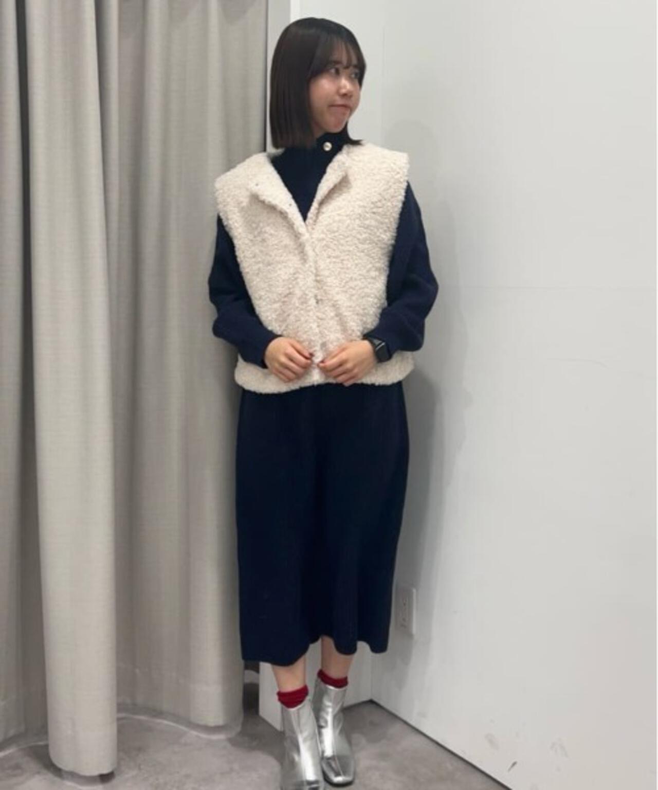 釦ディティールニットワンピース