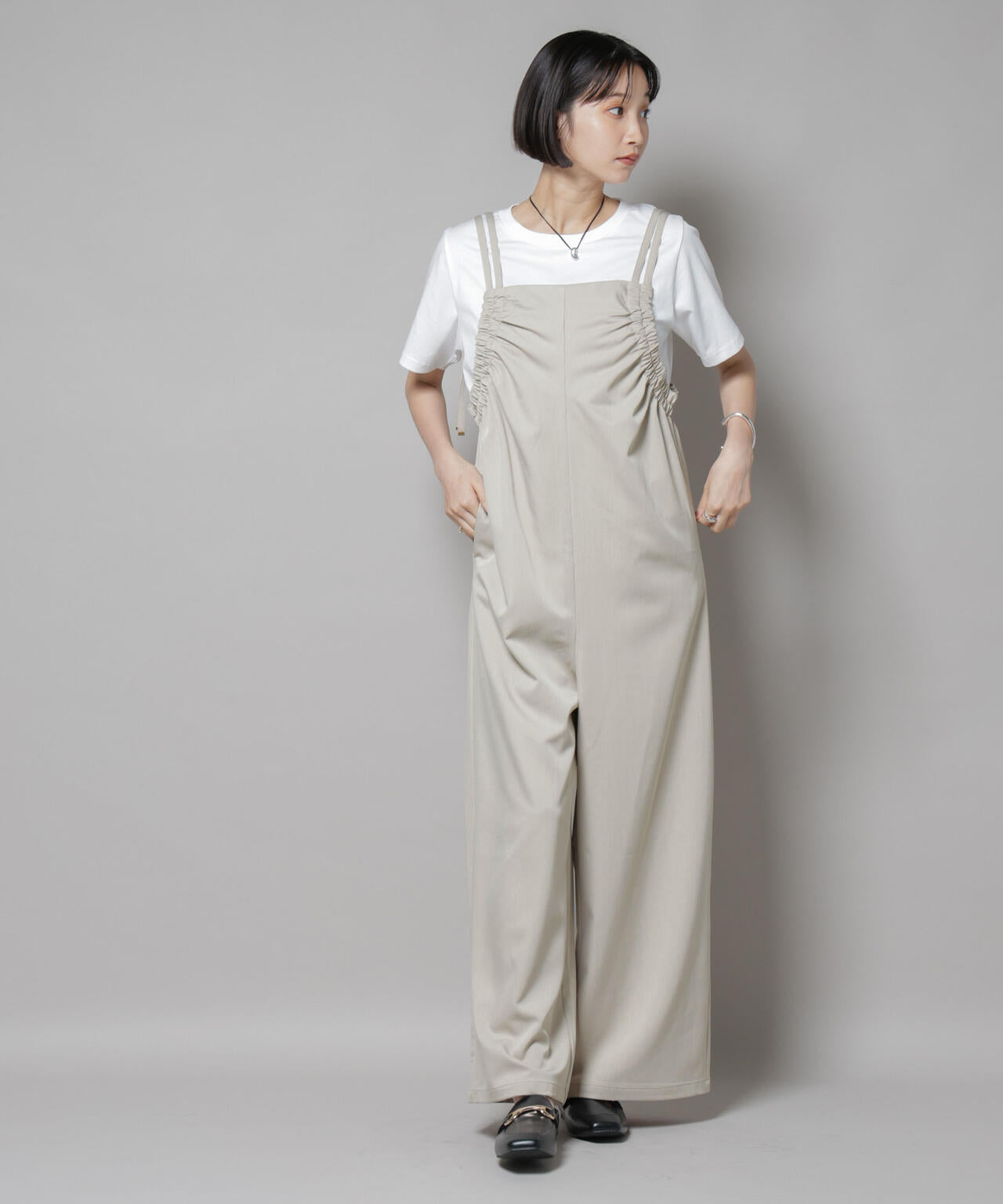 ギャザーデザインサロペットパンツ