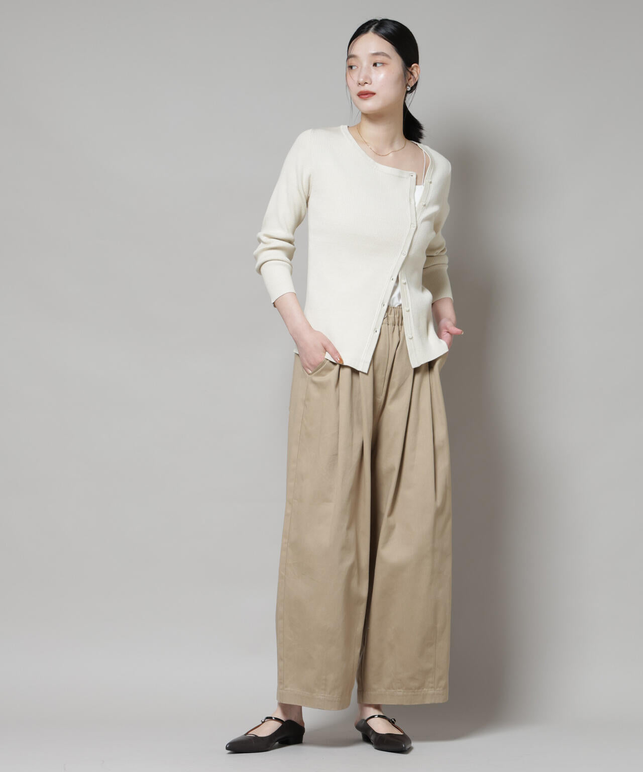 アシメネックデサインリブニットトップス