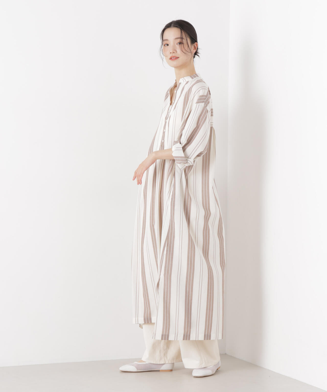 マシンウォッシャブルリネン混 スタンドカラーワンピース